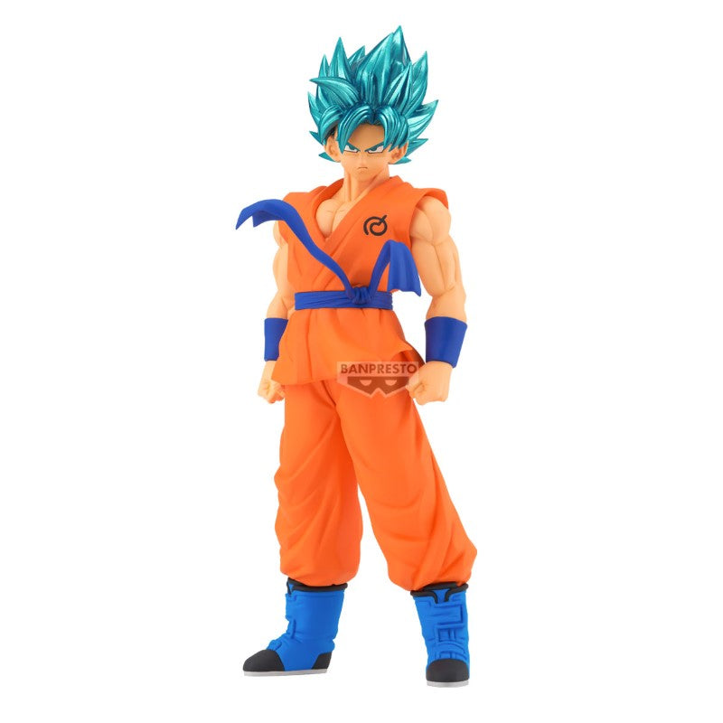 Figurine collector Banpresto personnage manga cheveux bleus, tenue orange, sur fond blanc.
