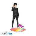 Figurine acrylique Dan Da Dan Okarun en uniforme noir sur socle coloré, exclusivité Sanctuary Collector