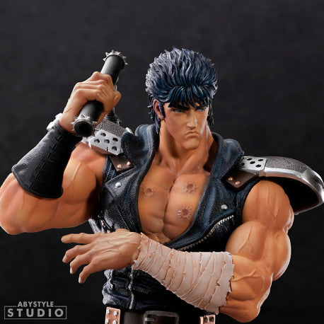 Figurine de collection Hokuto no Ken musclée, tenue noire, fond sombre, Sanctuary Collector