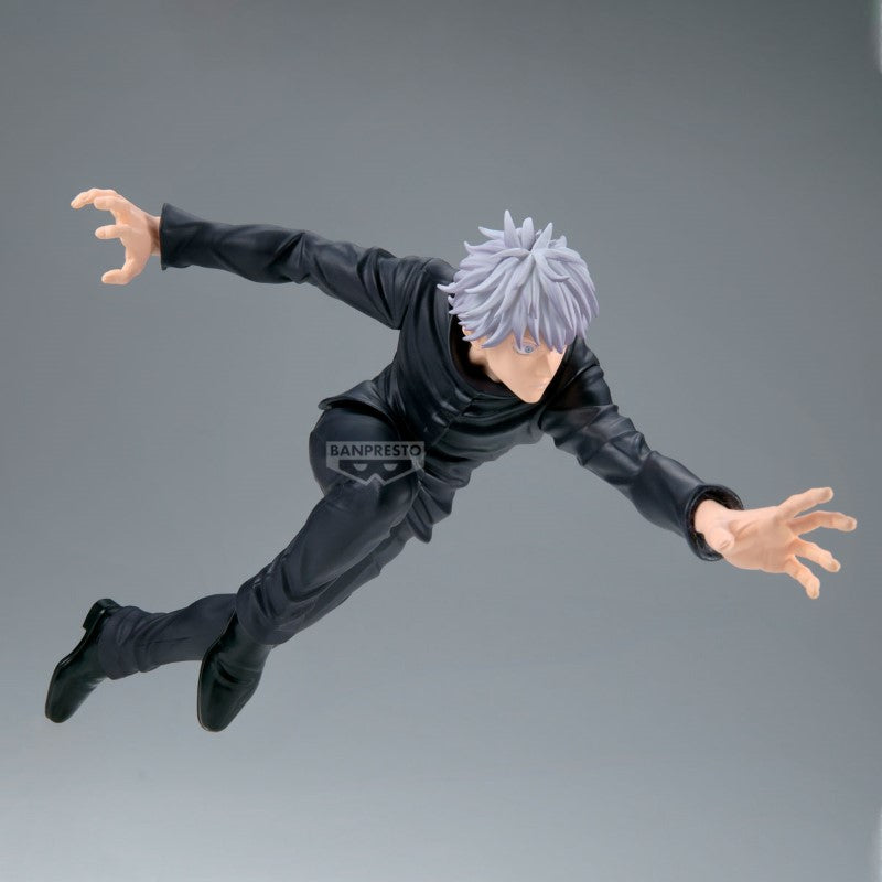 Figurine de collection Banpresto d'un personnage manga en tenue noire, cheveux gris, sur fond uni.