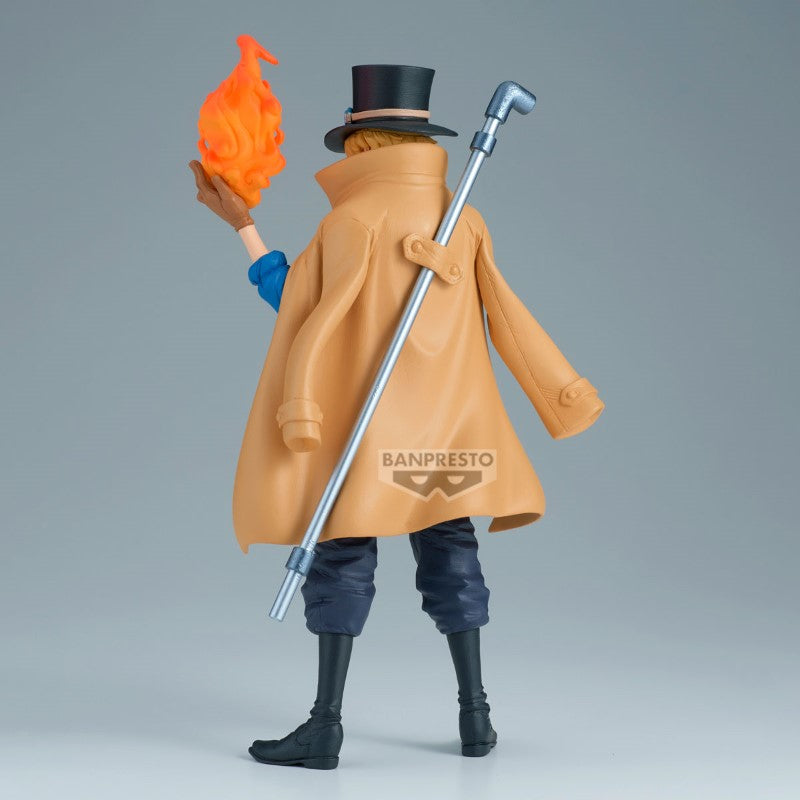 Figurine de collection Banpresto, personnage en manteau beige, chapeau haut-de-forme, tenant une flamme