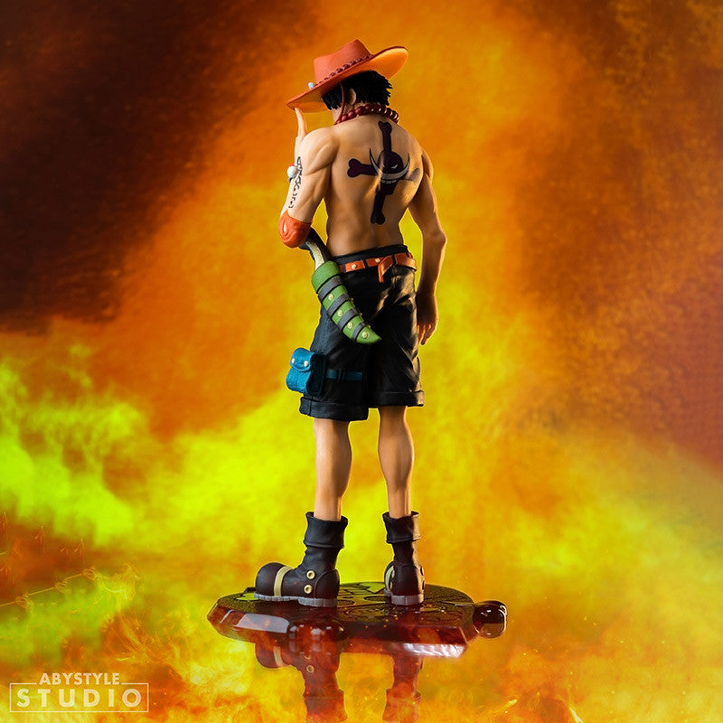 Figurine One Piece Portgas D. Ace, dos tatoué, fond flamboyant, exclusive Sanctuary Collector