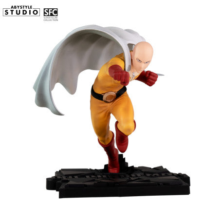 Figurine One Punch Man Saitama en pose dynamique sur socle, collection Sanctuary Collector